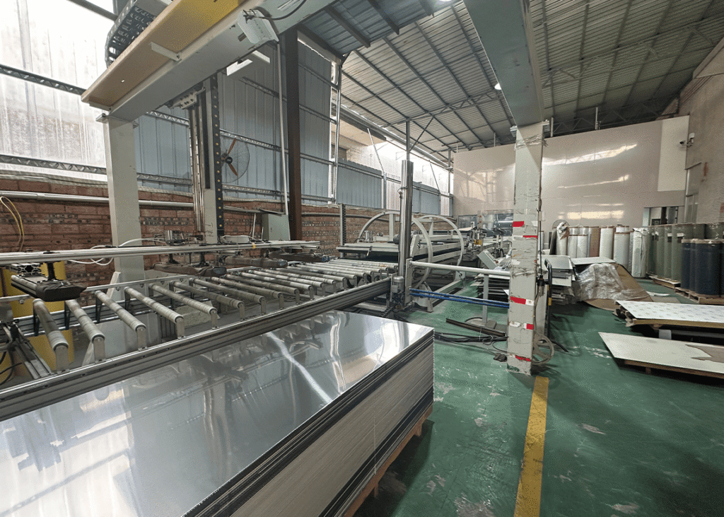 Aluminum alloy door factory machine environment
